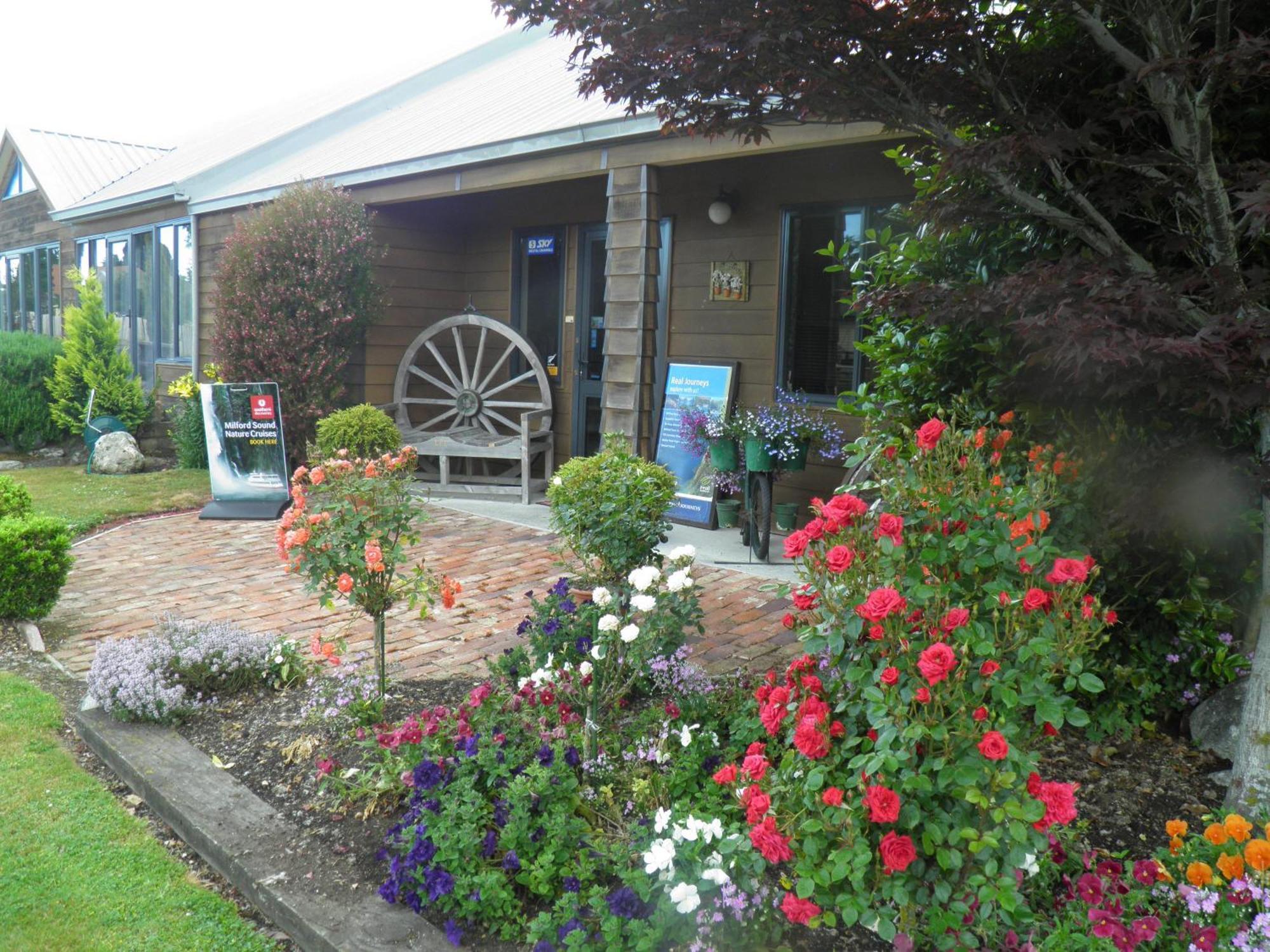 Lakefront Lodge Te Anau Exterior photo